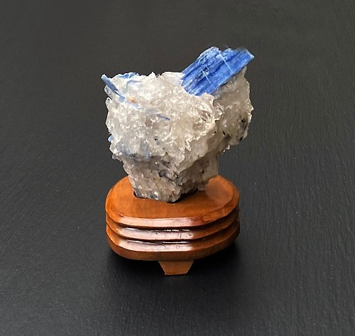 fitter 手串充電站-天然原礦白水晶冰山共生藍晶石及黑碧璽 養水晶