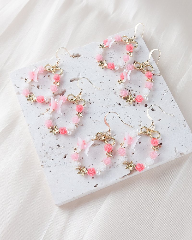 Small Rose Wreath Earrings - ต่างหู - เรซิน สึชมพู