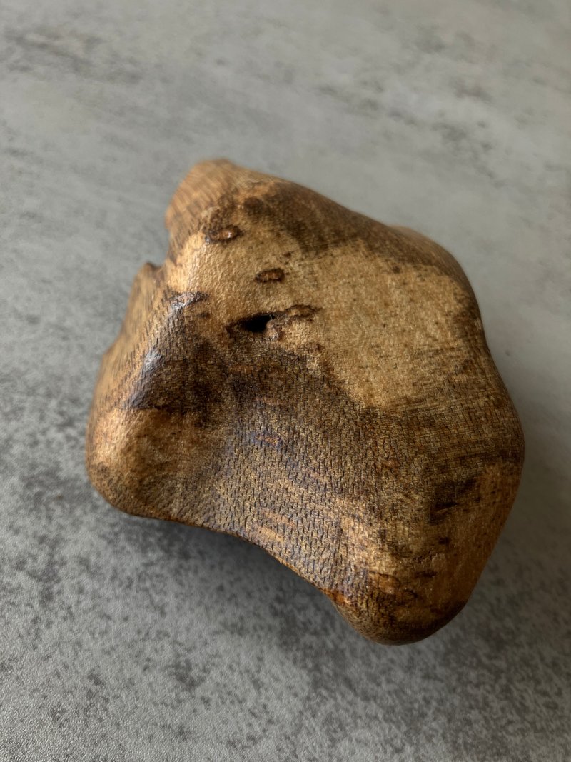 【Heavy Oil Old Agarwood, Fragrant When Unheated】Kalimantan Agarwood Handheld Piece A02 (34g) with Storage Pouch/Display Stand - น้ำหอม - ไม้ 