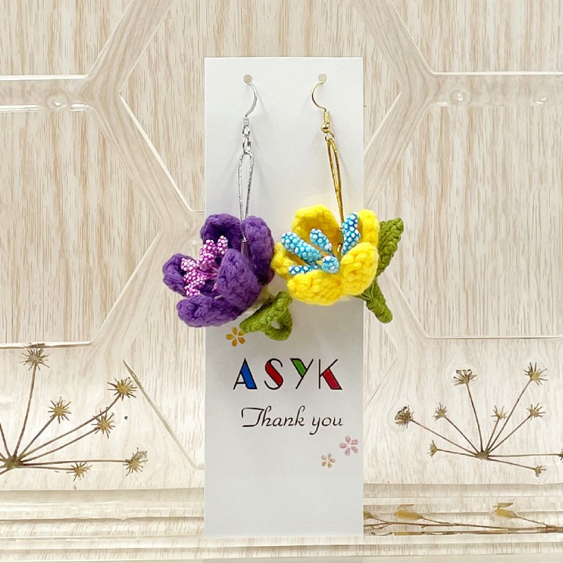 Crochet [romantic small fresh petal earrings] earrings / ear hooks l three-dimensional flowers - ต่างหู - ผ้าฝ้าย/ผ้าลินิน สีม่วง