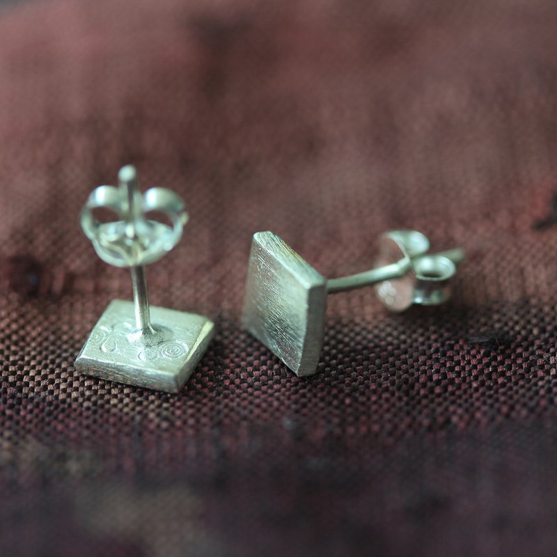 タイルスクエア シルバー スタッドピアス（E0187） - ピアス・イヤリング - シルバー シルバー