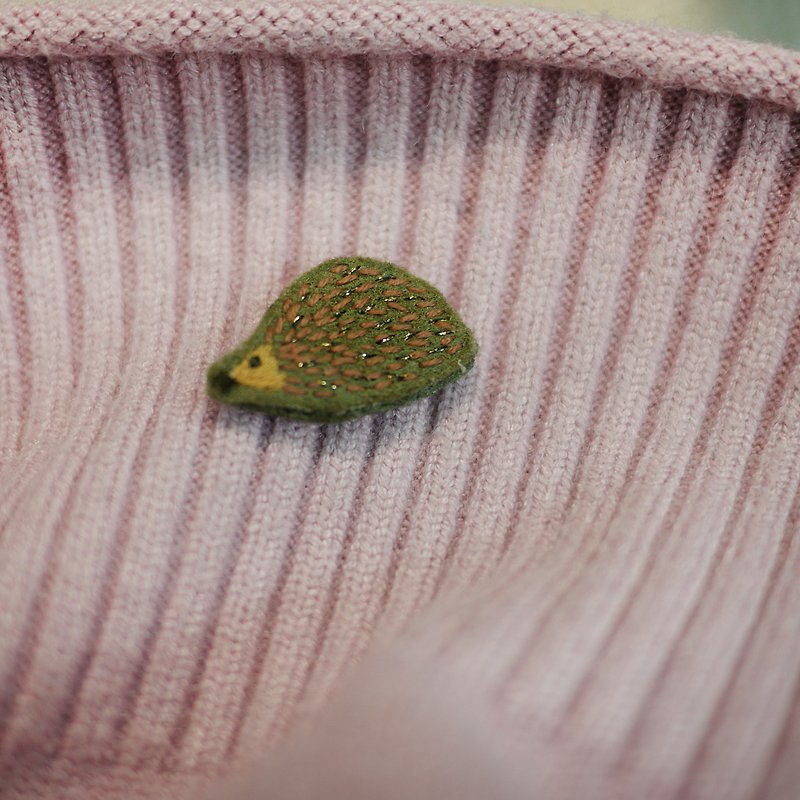 Forest hedgehog] [handmade embroidery / handmade / brooch - เข็มกลัด - งานปัก สีนำ้ตาล