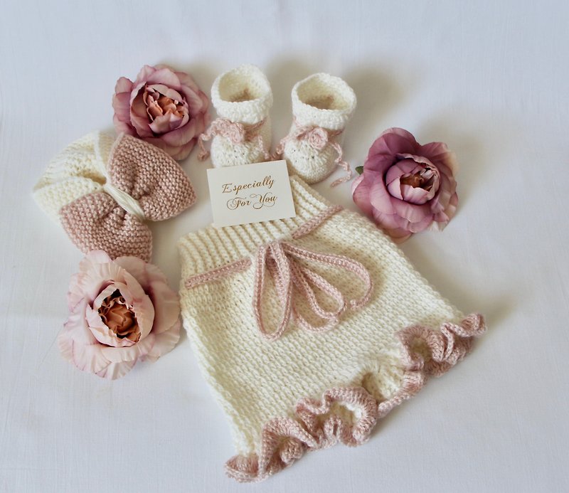 Crochet baby girl onesies, Baby bloomers, Baby girl headband, Crochet booties