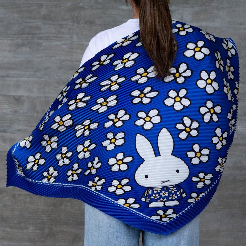 【Pinkoi x miffy】皺摺圍巾 限定預購 (第一批) - 絲巾 - 聚酯纖維 多色