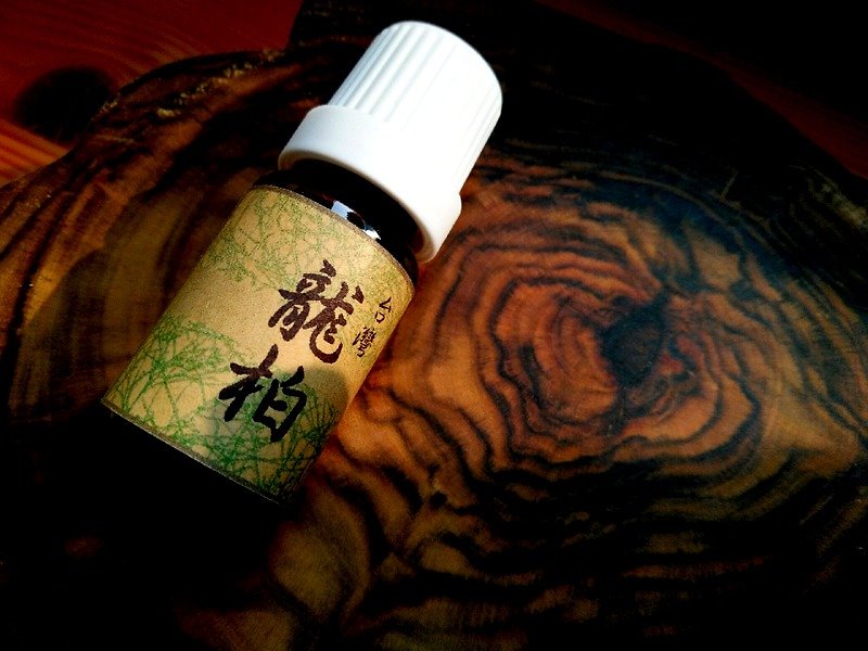 自然な純粋な台湾Longbaiエッセンシャルオイル10 ml（ステッカーには改訂版があります） - アロマ・線香 - 木製 ブラウン