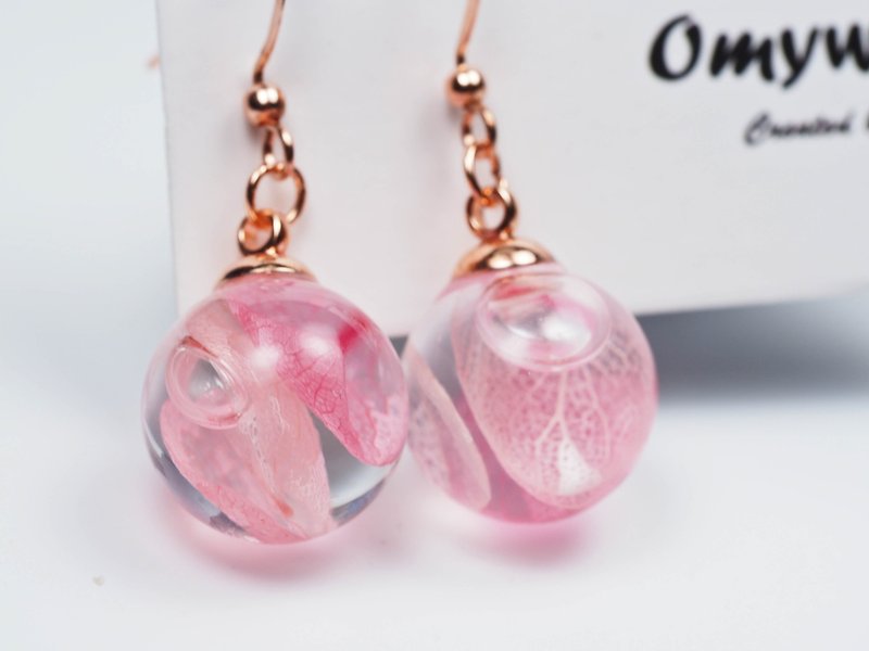 愛家作-OMYWAY日本粉紅色繡球花浮游玻璃球玫瑰金色耳環耳夾1.4cm - 頸圈項鍊 - 玻璃 白色