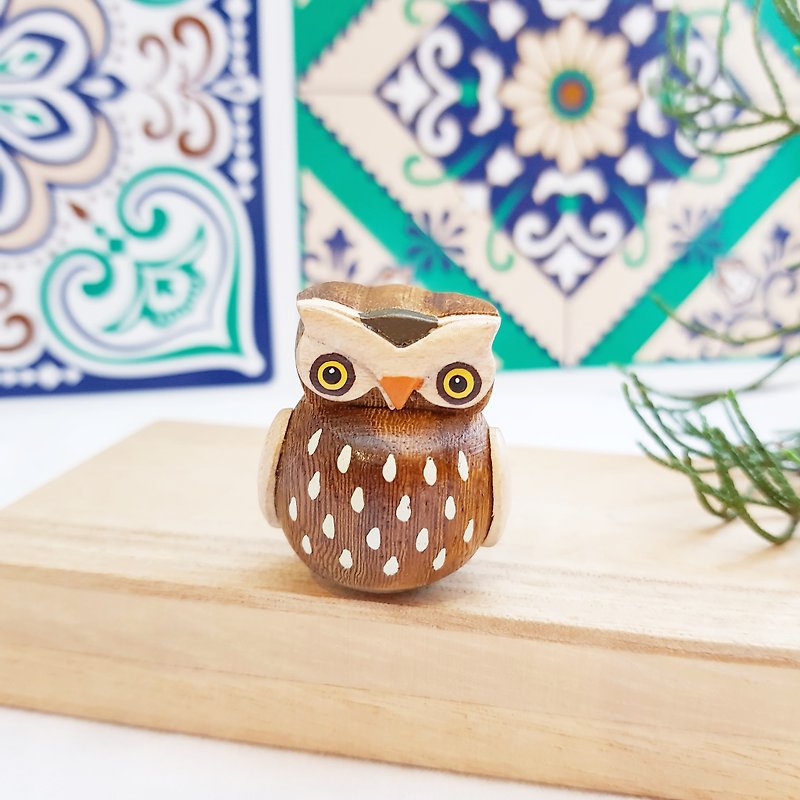 [Shaking Owl-Wooden Tumbler Decoration] So smart - Items for Display - Wood Brown