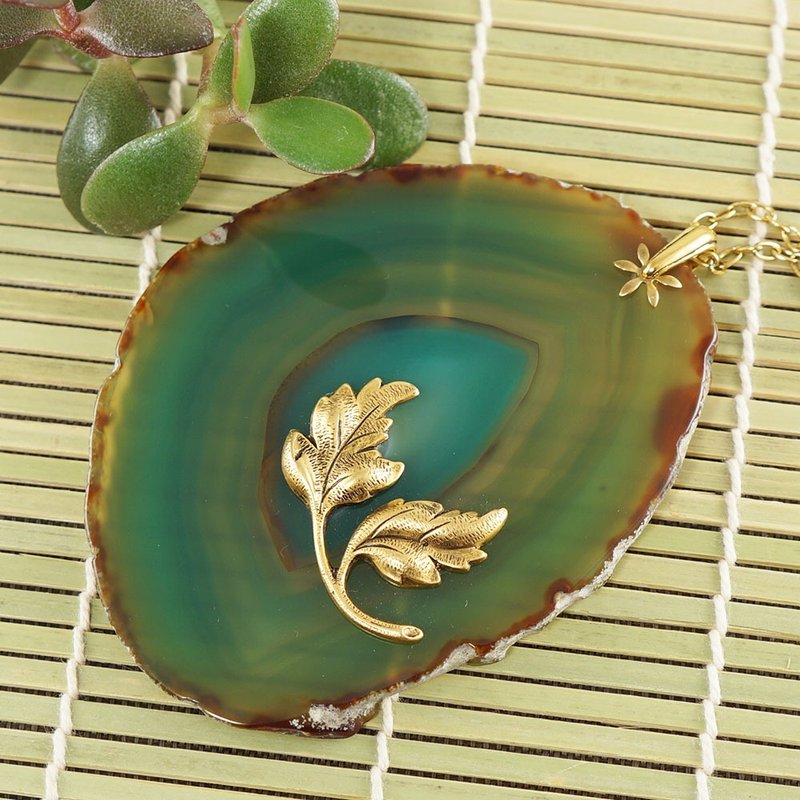 Green Agate Slice Slab Necklace Green Stone Golden Leaf Pendant Necklace Jewelry - 項鍊 - 半寶石 綠色