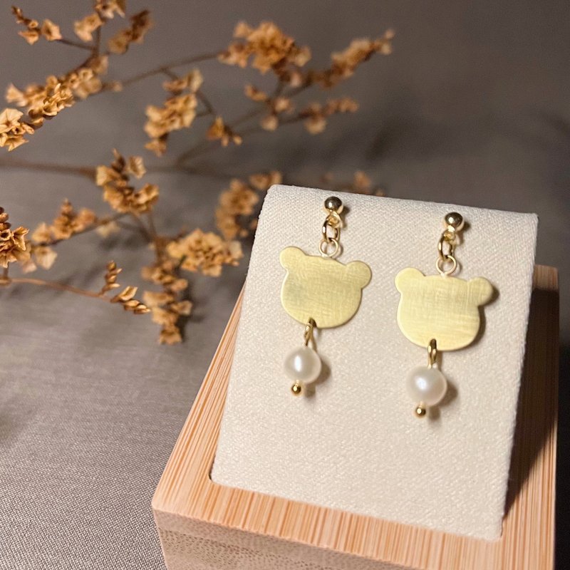 黃銅小熊珍珠耳針【黃銅耳飾】 - 耳環/耳夾/耳骨夾 - 銅/黃銅 黃色