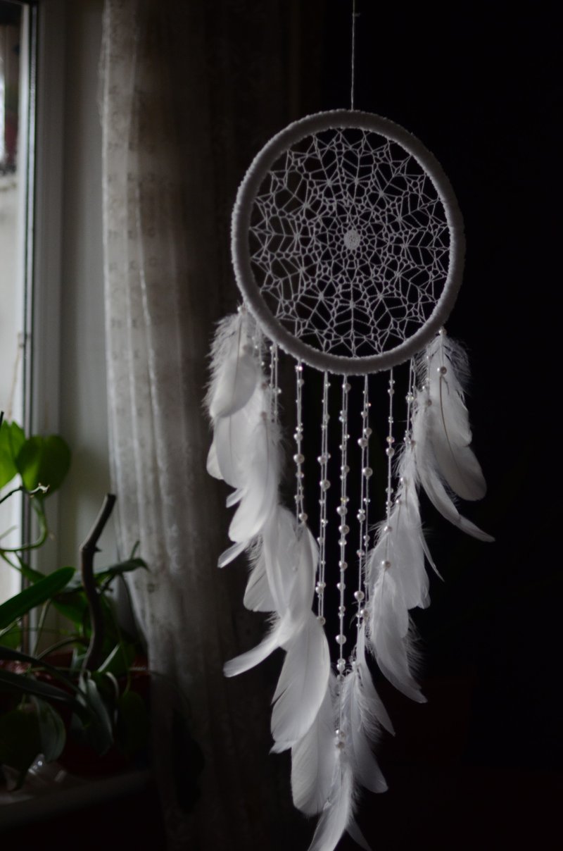White Boho Dream catcher ตาข่ายดักฝันสีขาวสไตล์โบโฮ - 壁貼/牆壁裝飾 - 繡線 白色