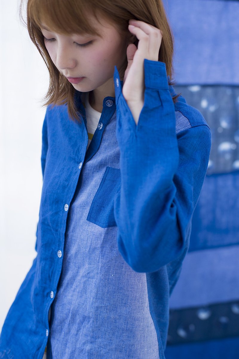 Original Fabric Collage Art Linen Shirt Blouse - เสื้อเชิ้ตผู้หญิง - กระดาษ สีน้ำเงิน