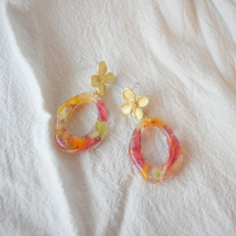 Dryflower colorful earrings - Earrings & Clip-ons - Other Materials Gold
