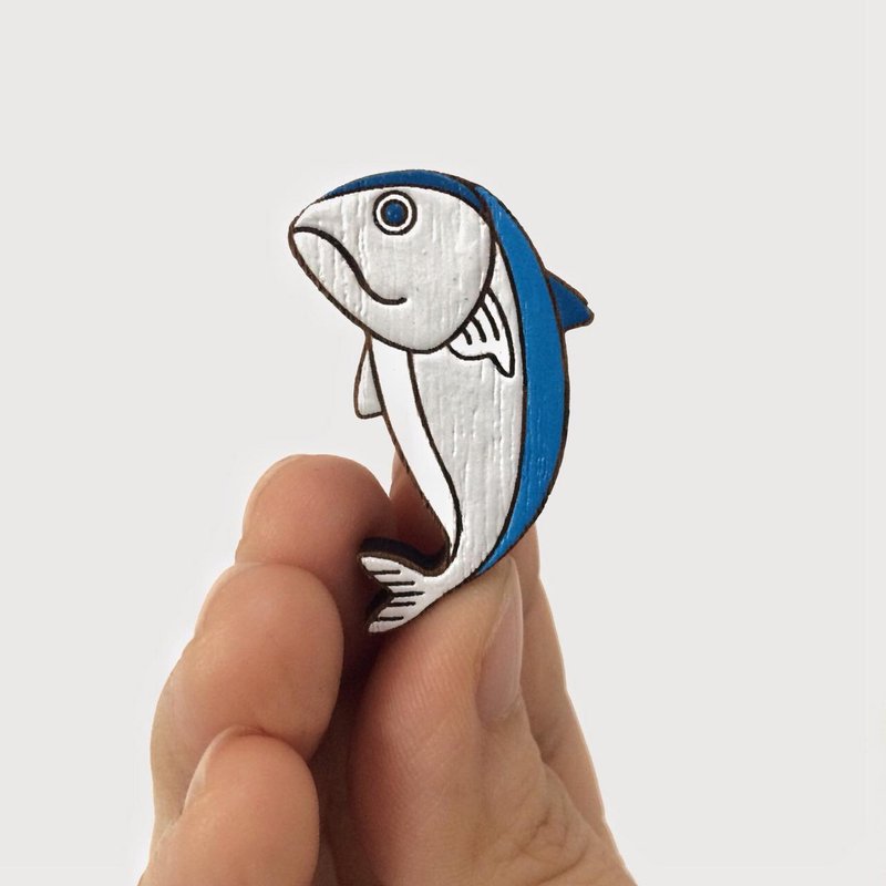 Wooden brooch mackerel - 胸針 - 木頭 灰色