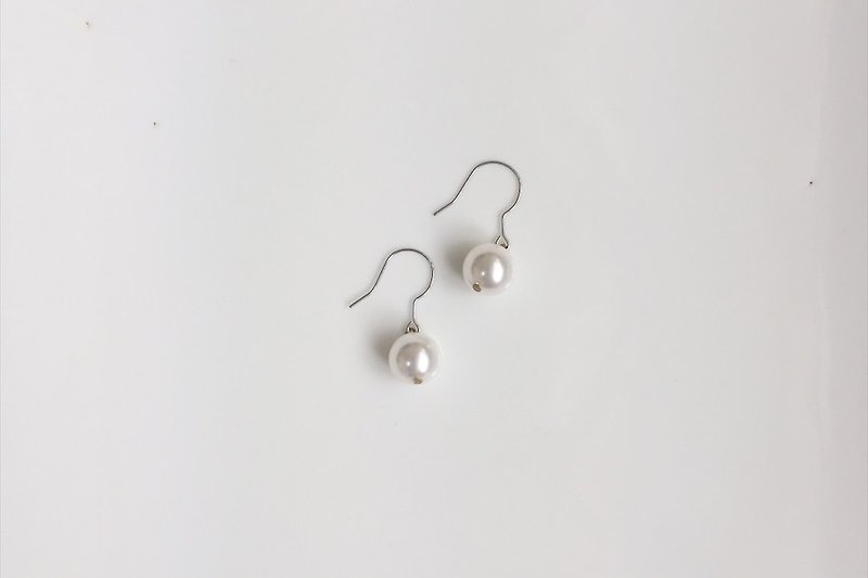 I am a single pearl earrings pearl brass molding - ต่างหู - โลหะ สีเงิน