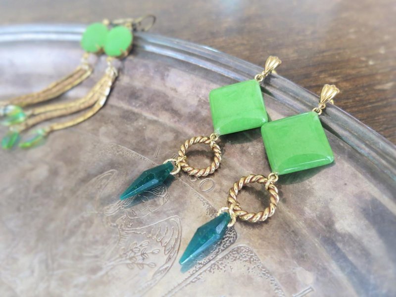 ヴィンテージグラスピアス vintage pierced earrings <PE-GLC2> - 耳環/耳夾/耳骨夾 - 玻璃 綠色