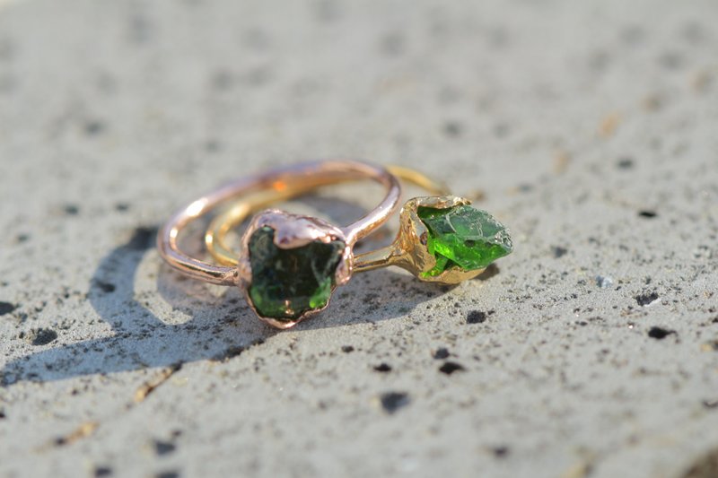 Green Diaopside Natural Point Silver Ring - 戒指 - 寶石 橘色