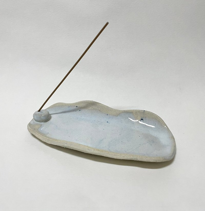 [Wuxi Studio] Twisted fetus milky white glaze incense plate - น้ำหอม - ดินเผา ขาว