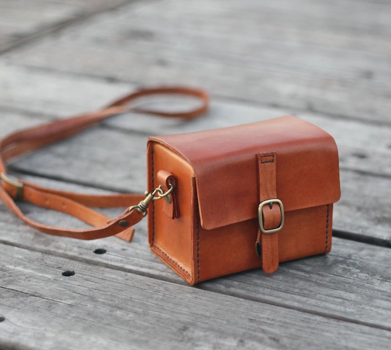 Classy Hand Stitched Tan caramel Leather Camera Case - Camera Bags & Camera Cases - Genuine Leather Brown