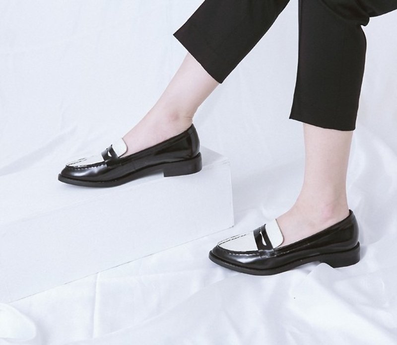 Hand stitching classic leather shoes Lefu black spell white snake pattern - รองเท้าอ็อกฟอร์ดผู้หญิง - หนังแท้ สีดำ