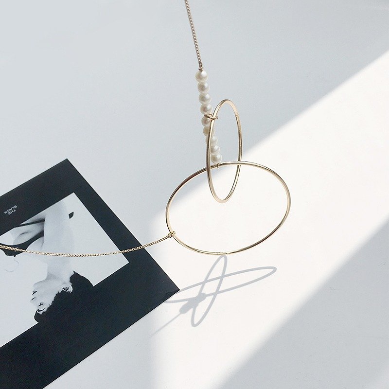 MissQueeny personalized fashion big circle natural pearl necklace / long chain - สร้อยคอยาว - โลหะ สีทอง