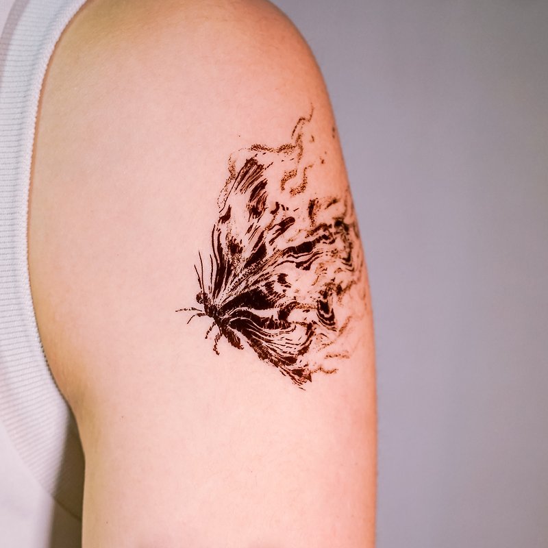 復活、成長する火、黒蝶のタトゥーステッカー、ユニセックススタイルのサマーアクセサリー、香港のタトゥーアーティストによる台湾製 - タトゥーシール - 紙 ブラック
