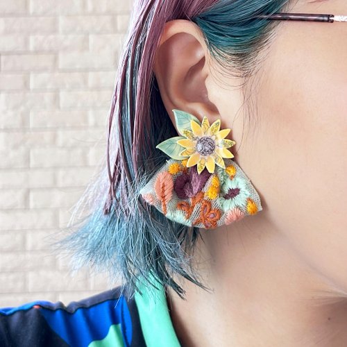 ひまわりの花びら イエローオニキス ラフカット 一粒 ピアス 14kgf ひまわりの花びら イエローオニキス ラフカット 一粒 ピアス 14kgf