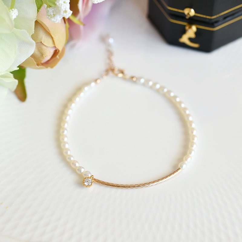 Smile Petite Freshwater Pearl Bracelet June Birthstone Great for stacking or single item - สร้อยข้อมือ - โลหะ ขาว