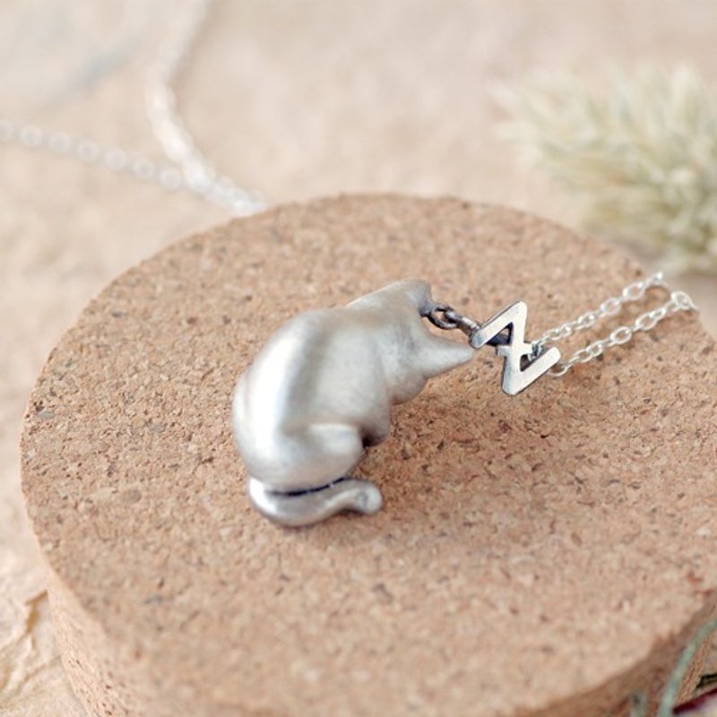 Cat turning over / silver pendant / 925 Sterling Silver - สร้อยคอ - เงินแท้ สีเงิน