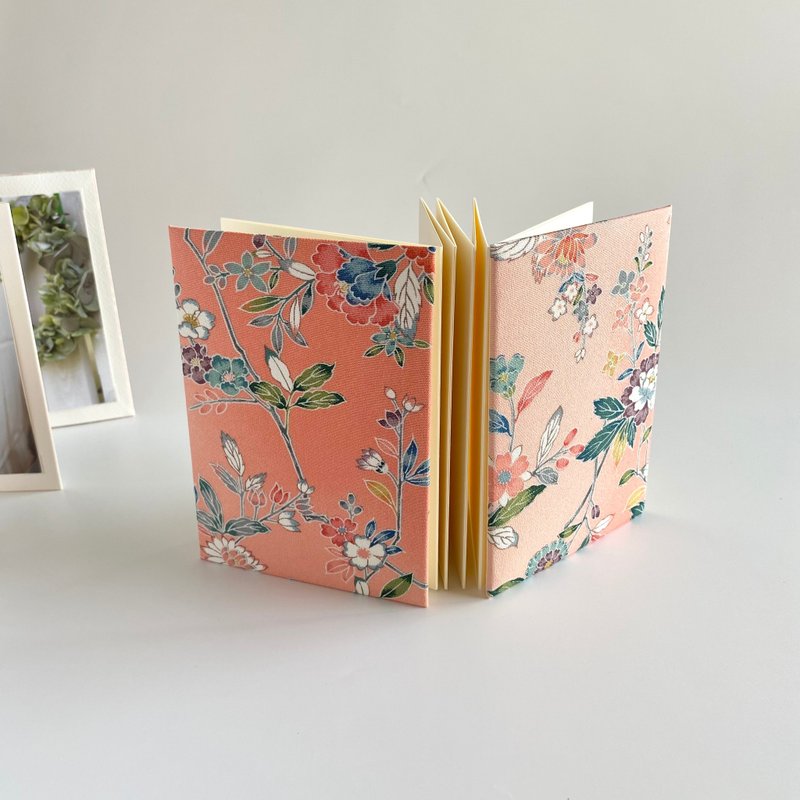 Accordion shape photo album, Kimono , A6, salmon pink - อัลบั้มรูป - ผ้าไหม สึชมพู