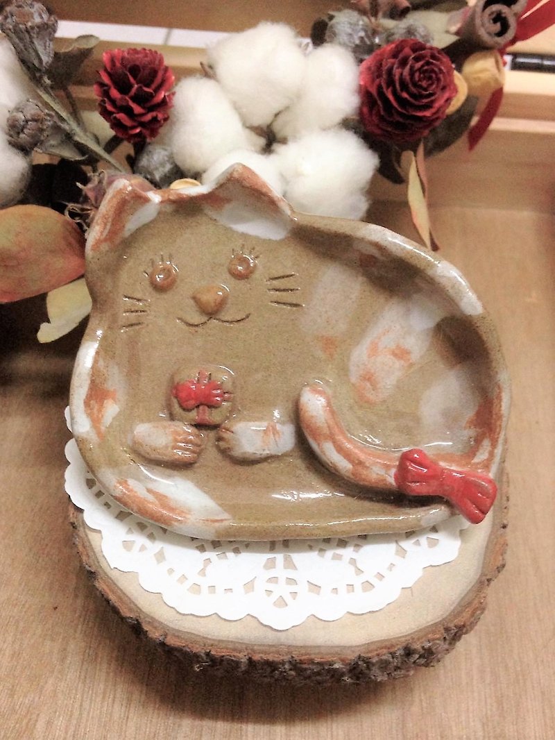 Small three-dimensional modeling kitten dish - Small Plates & Saucers - Pottery Multicolor