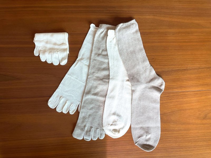 Made in Japan Cocoonfit 4-layer cold-repelling socks + first-layer silk stockings discount set S size - ถุงเท้า - ผ้าไหม สีกากี