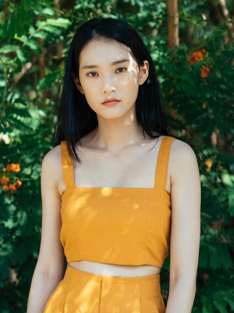 (SIZE M) YELLOW COTTON LINEN CAMI CROP TOP WITH BAND STRAP AND BACK SMOCKING - 女裝 上衣 - 棉．麻 黃色