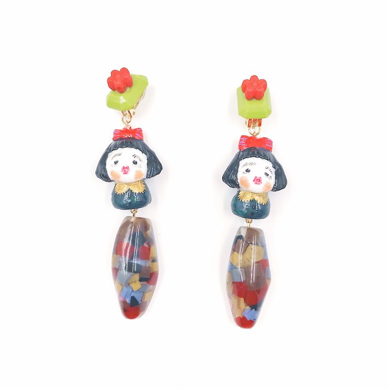 Retro hit color hand-made resin doll earrings - ต่างหู - เรซิน สีดำ