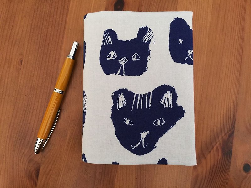 Hand-painted cat handmade book / book cover (notebook / diary / hand account) - ปกหนังสือ - ผ้าฝ้าย/ผ้าลินิน สีน้ำเงิน
