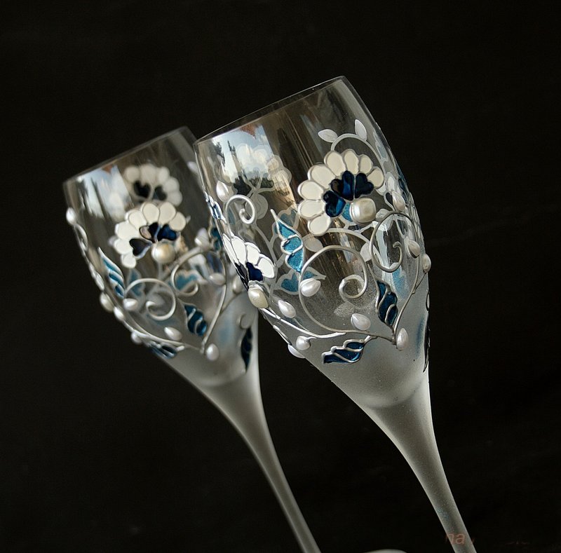 Wine Glasses, Wedding Glasses, Blue White Flowers Pearls Hand Painted, set of 2 - 酒杯/酒器 - 玻璃 藍色