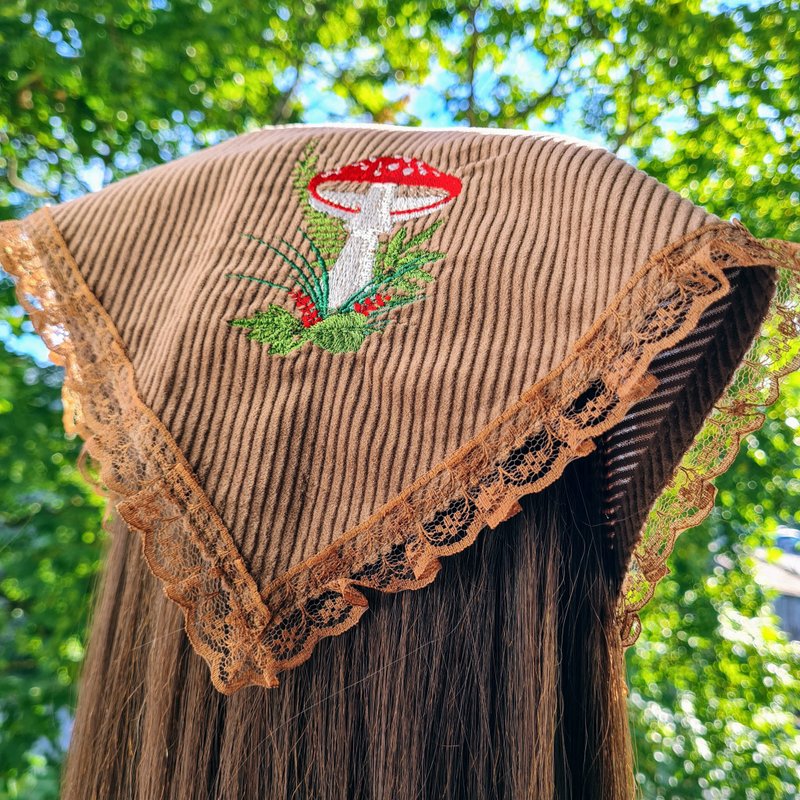 Mushroom embroidered bandana handmade, triangle head scarf with ties and lace - เครื่องประดับผม - ผ้าฝ้าย/ผ้าลินิน สีนำ้ตาล