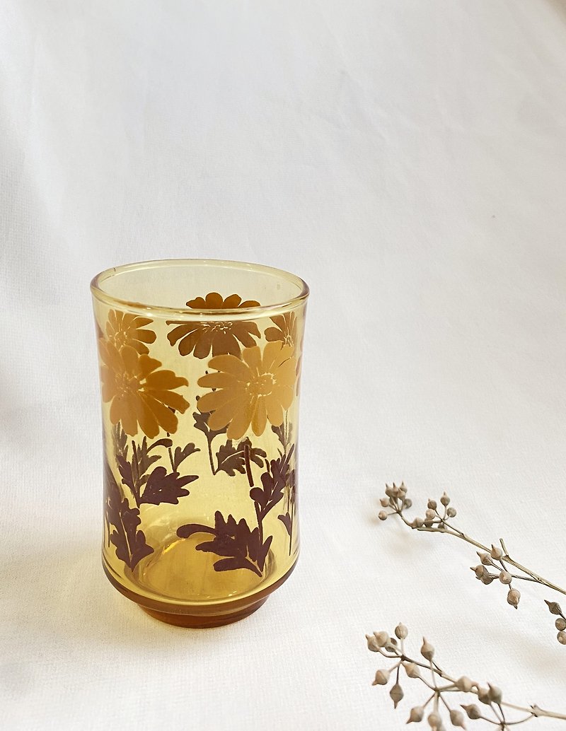 [Good Day Fetish] American vintage early amber flower glass water cup ritual collection decorations - Cups - Glass Orange