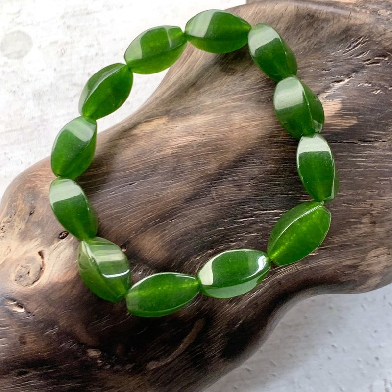 Taiwan Jade Bead Bracelet│A total of 12 grains with moist and rare color - สร้อยข้อมือ - หยก สีเขียว