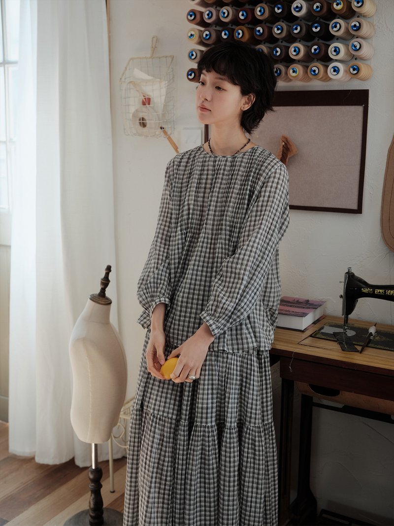 純棉黑白格子圓領上衣套頭長袖 - 女襯衫 - 棉．麻 多色