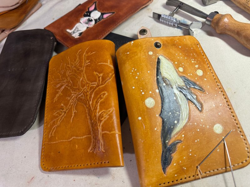 Handmade vegetable tanned leather customized mobile phone bag gift - เคส/ซองมือถือ - หนังแท้ 