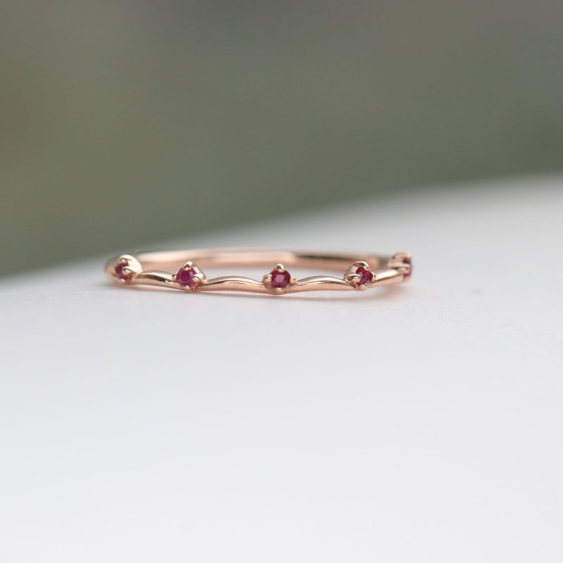 The 14K ruby ​​curved ring does not need to be taken off in the shower, does not fade when exposed to sweat or water - แหวนทั่วไป - เครื่องประดับ สีทอง