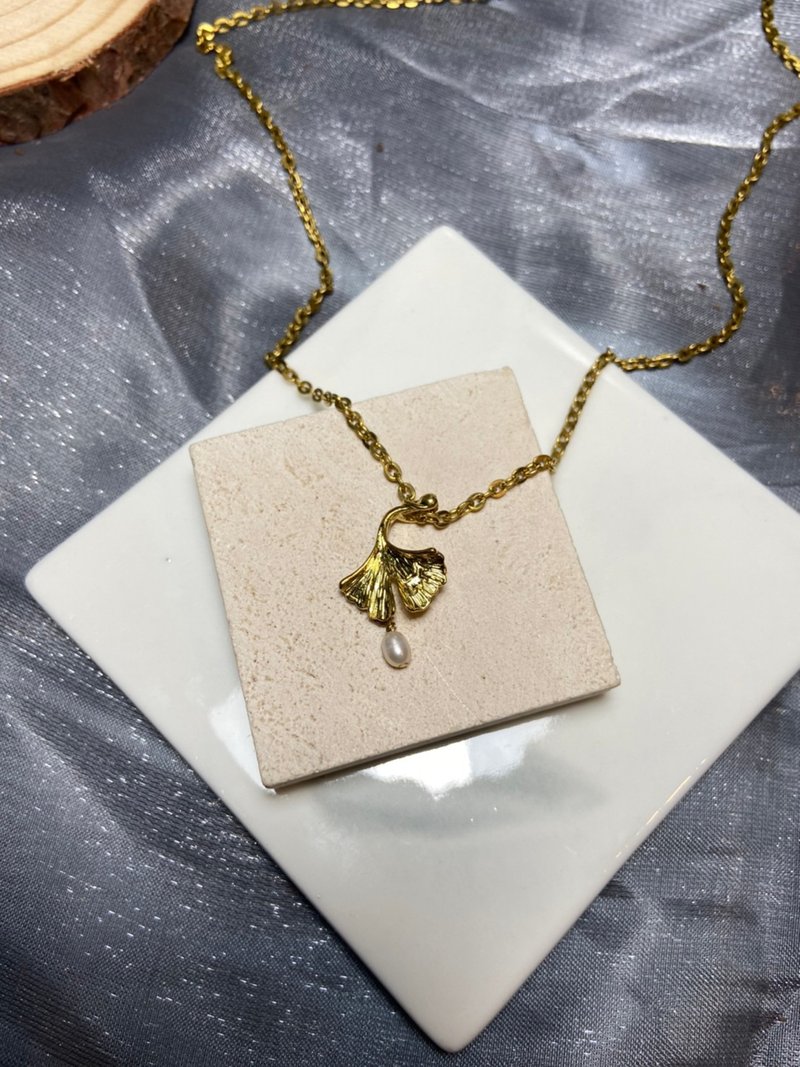 黃銅銀杏葉珍珠項鍊 - 項鍊 - 其他金屬 金色