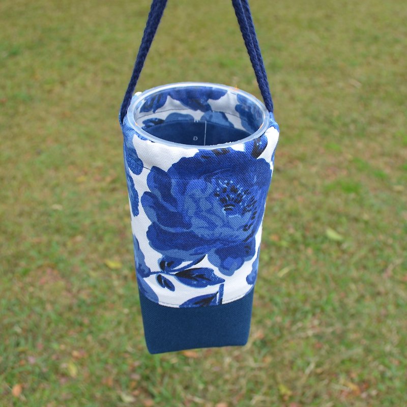 Blue peony beverage bag/water bottle holder/beverage carrier/bunch pocket - ถุงใส่กระติกนำ้ - ผ้าฝ้าย/ผ้าลินิน สีน้ำเงิน