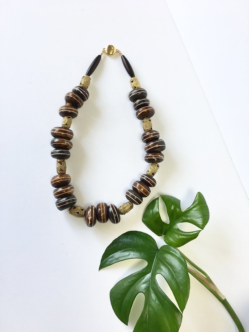 African antique wood beads necklace - สร้อยคอ - ไม้ สีนำ้ตาล