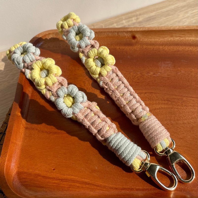 Huahua | Hand-knitted design short wrist lanyard - Lanyards & Straps - Cotton & Hemp 