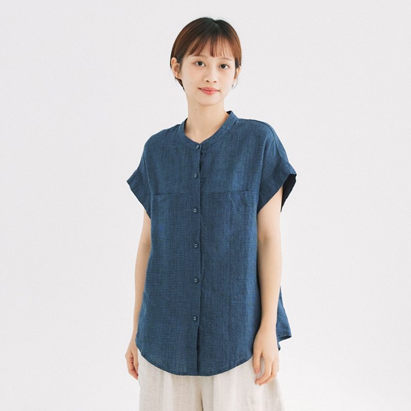 【Simply Yours】Houndstooth Linen Shirt Blue F - เสื้อเชิ้ตผู้หญิง - ผ้าฝ้าย/ผ้าลินิน สีน้ำเงิน