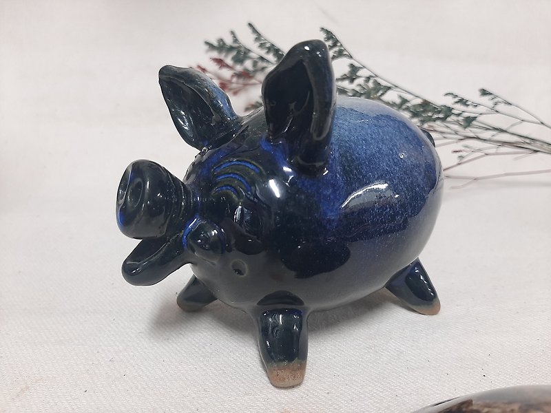 grinning pottery pig - Items for Display - Pottery 