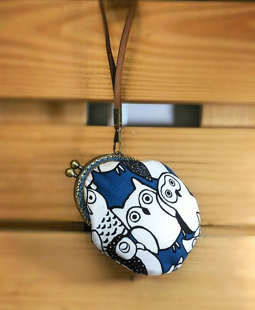 MY。手作 【MY。手作】Owl pattern key pouch / key holder / kiss lock pouch / ~ Blue