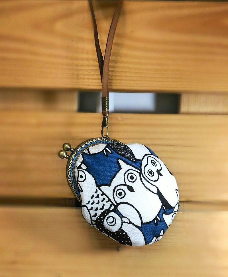 【MY。手作】Owl pattern key pouch / key holder / kiss lock pouch / ~ Blue - Toiletry Bags & Pouches - Cotton & Hemp Blue