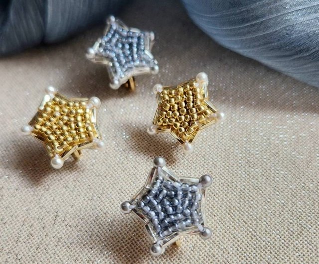 Ye Weiyang - 金色の五芒星ビーズ刺繍イヤリング - ショップ shaccyjewelry ピアス・イヤリング - Pinkoi